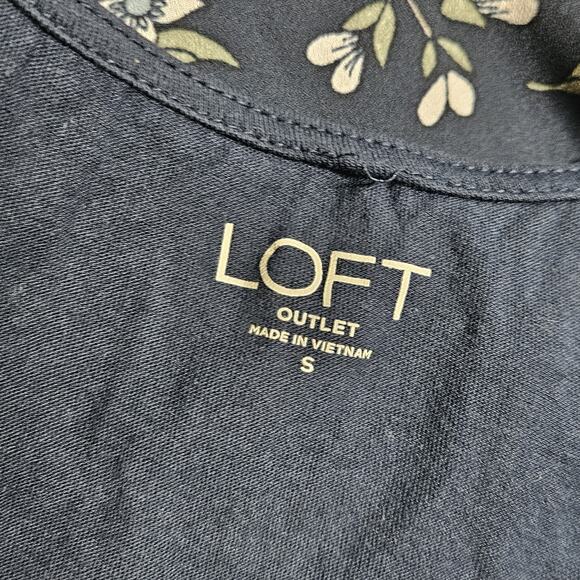 Loft Blue Floral Print Sleeveless Blouse Size Small - Picture 3 of 4